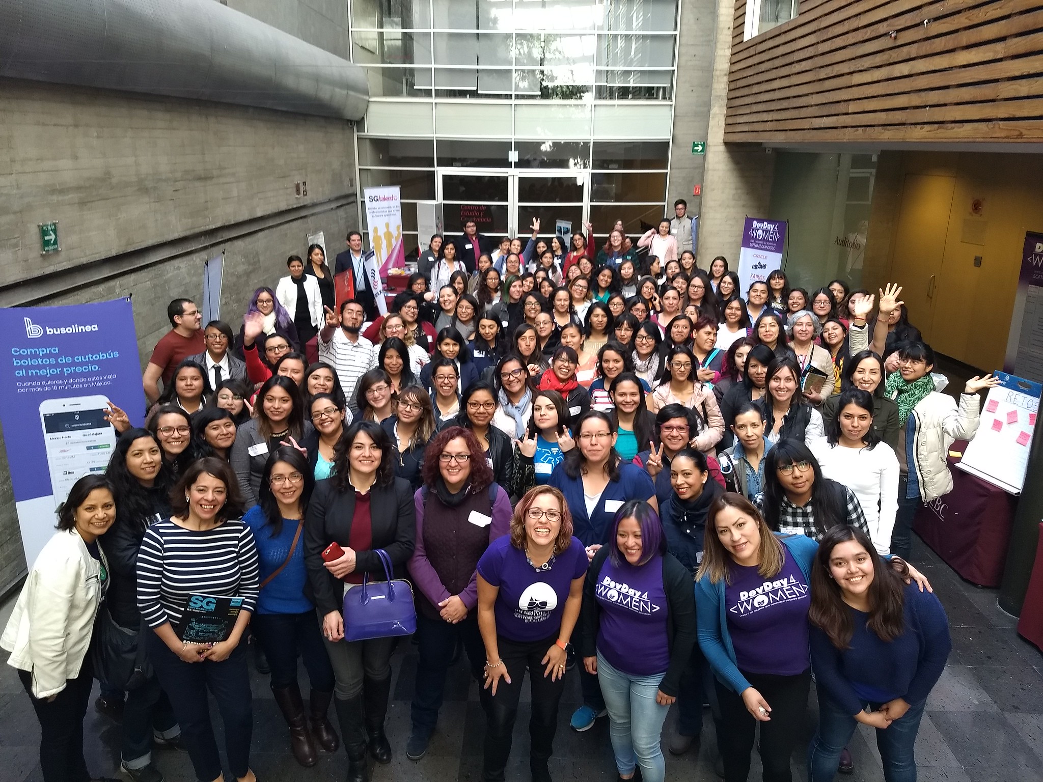 Comunidad de Dev Day 4 Women: más de 100 mujeres reunidas en una edición pasada